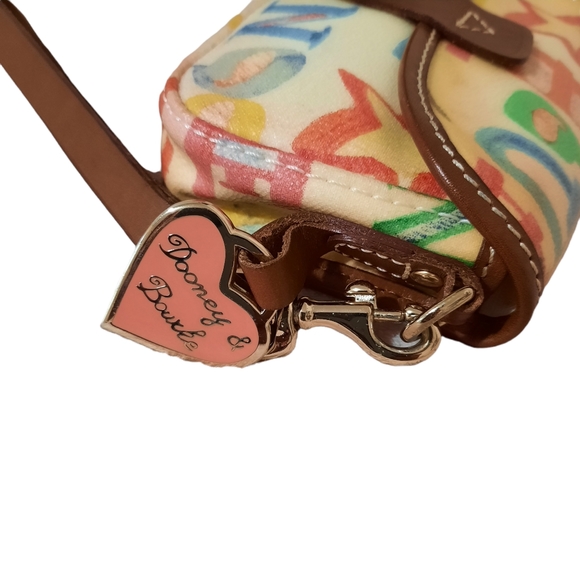🔥🔥Dooney & Bourke Wristlet with Fun Graffiti Style Writing - Picture 3 of 9